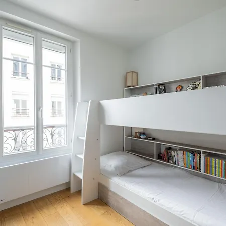 Veeve - A Kiss Of Blue Apartment Paris
